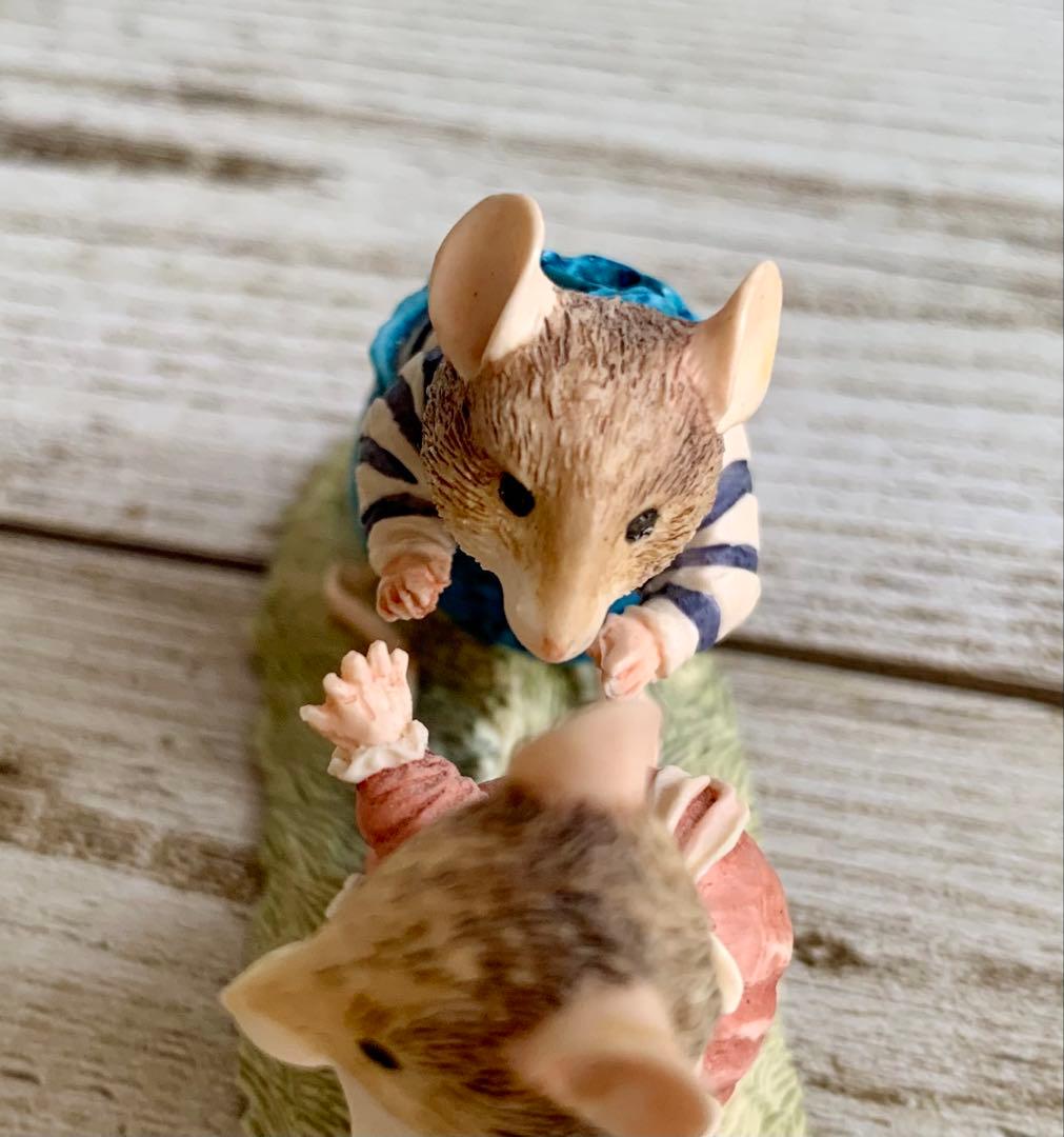 ティーズルとクローバー ブランブリーヘッジ フィギュリン