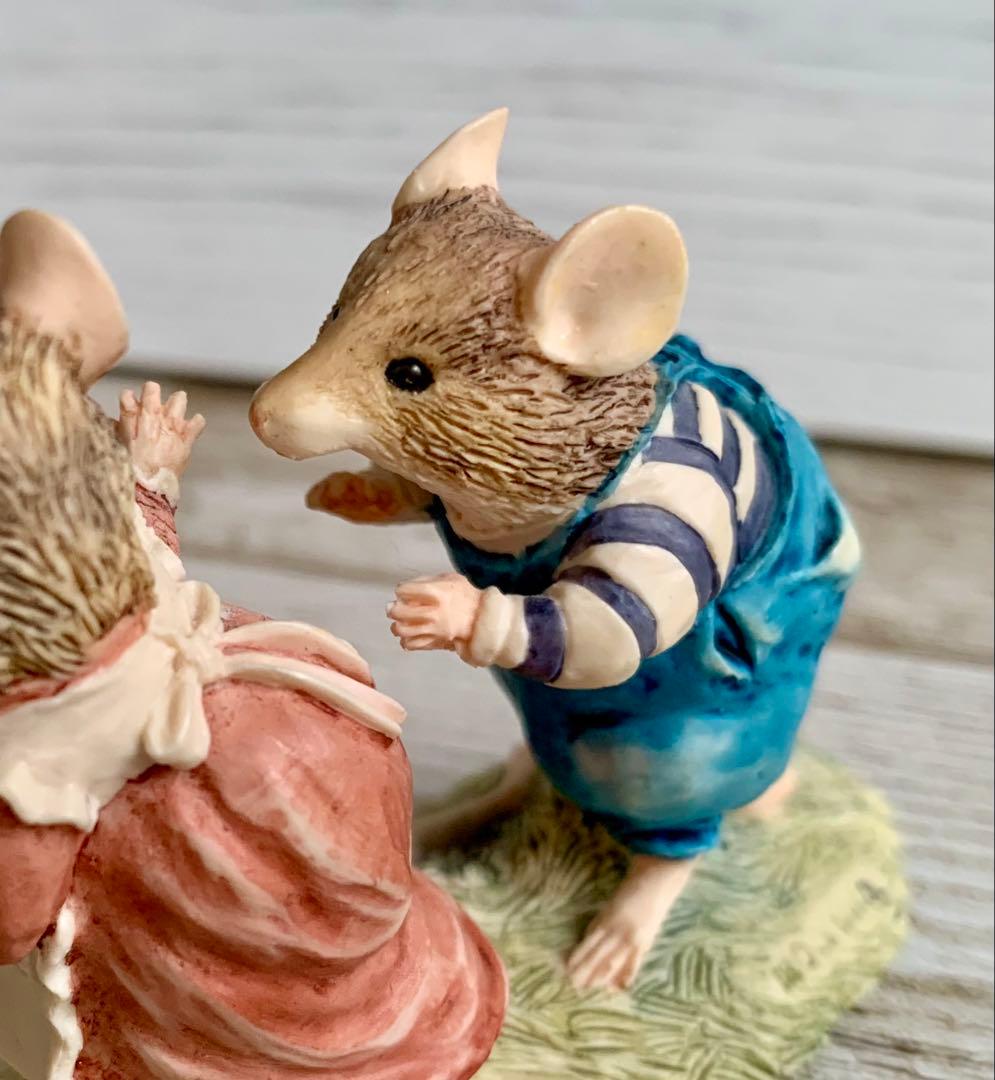 ティーズルとクローバー ブランブリーヘッジ フィギュリン