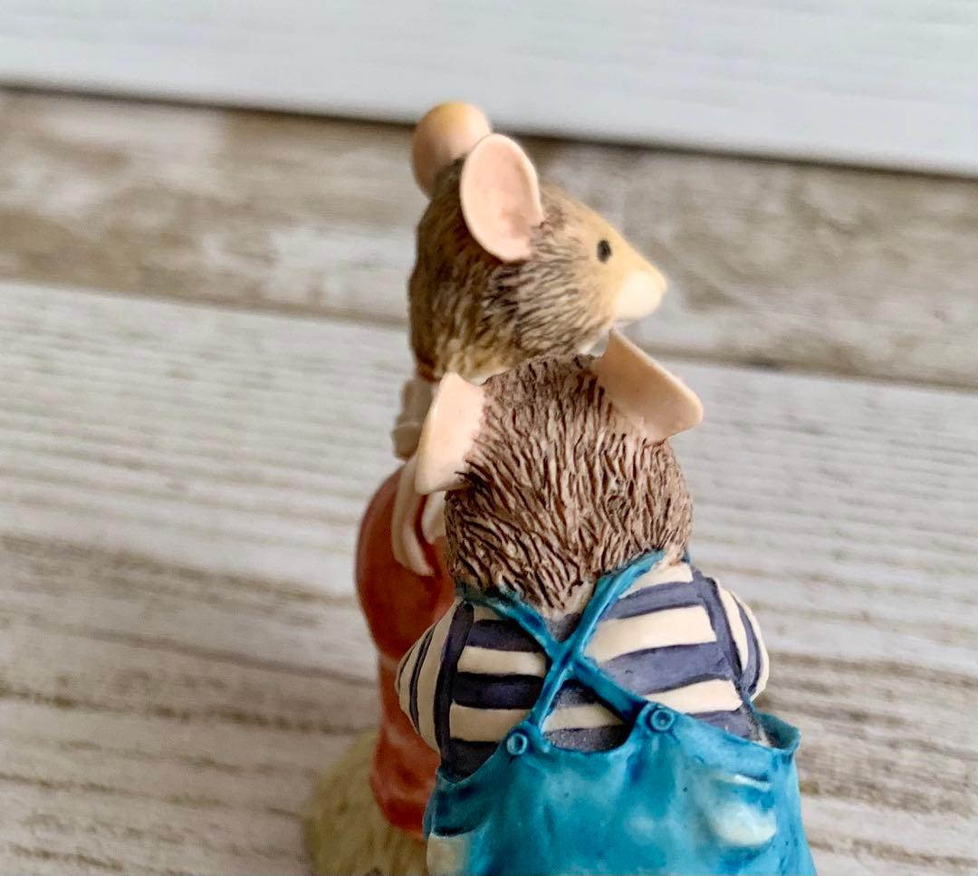 ティーズルとクローバー ブランブリーヘッジ フィギュリン