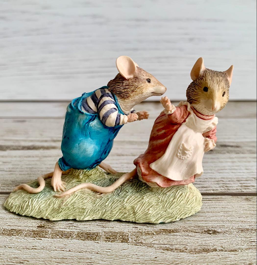 ティーズルとクローバー ブランブリーヘッジ フィギュリン