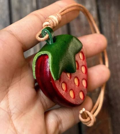 ハンドメイド 牛革 チャーム いちご