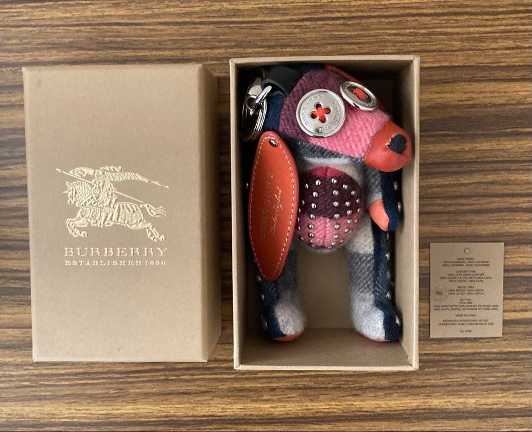 BURBERRY クマ　チャーム