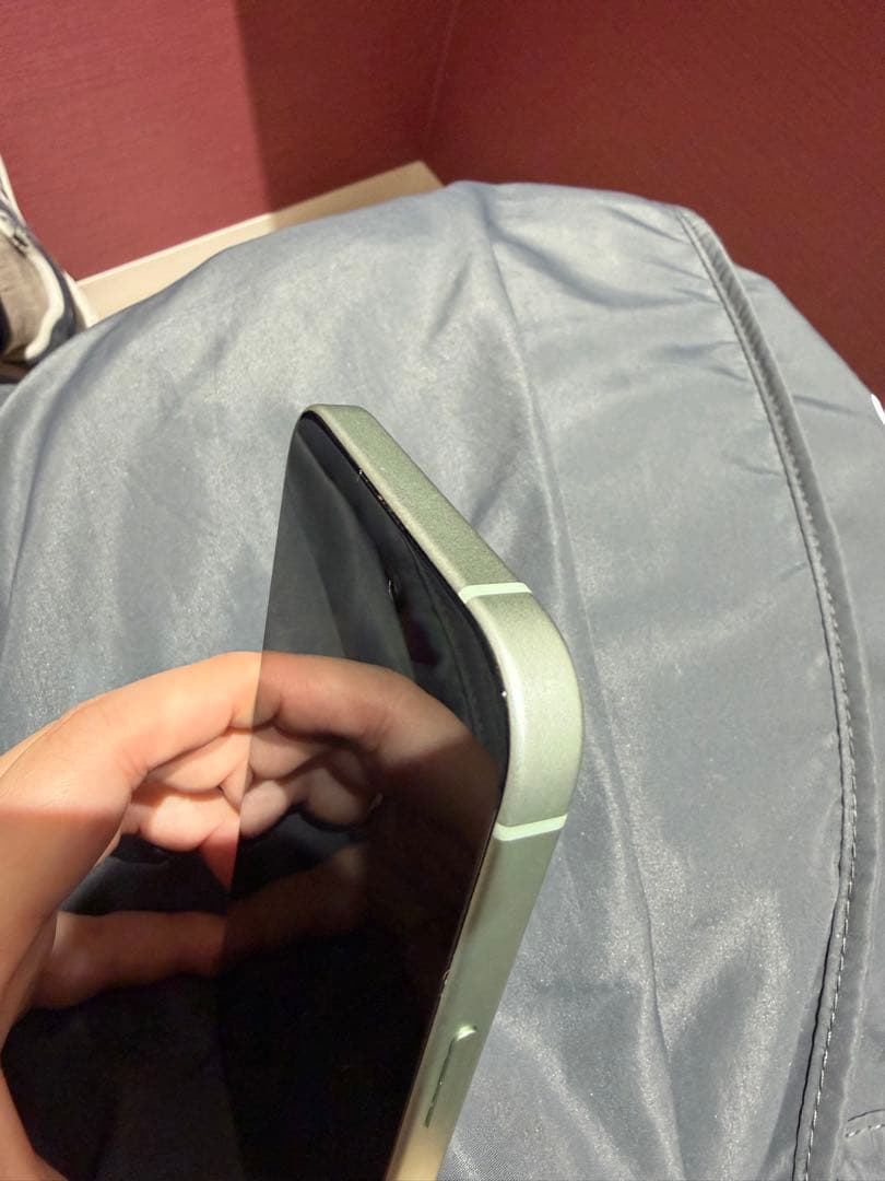 【こーちゃん】iPhone15 256GB グリーン