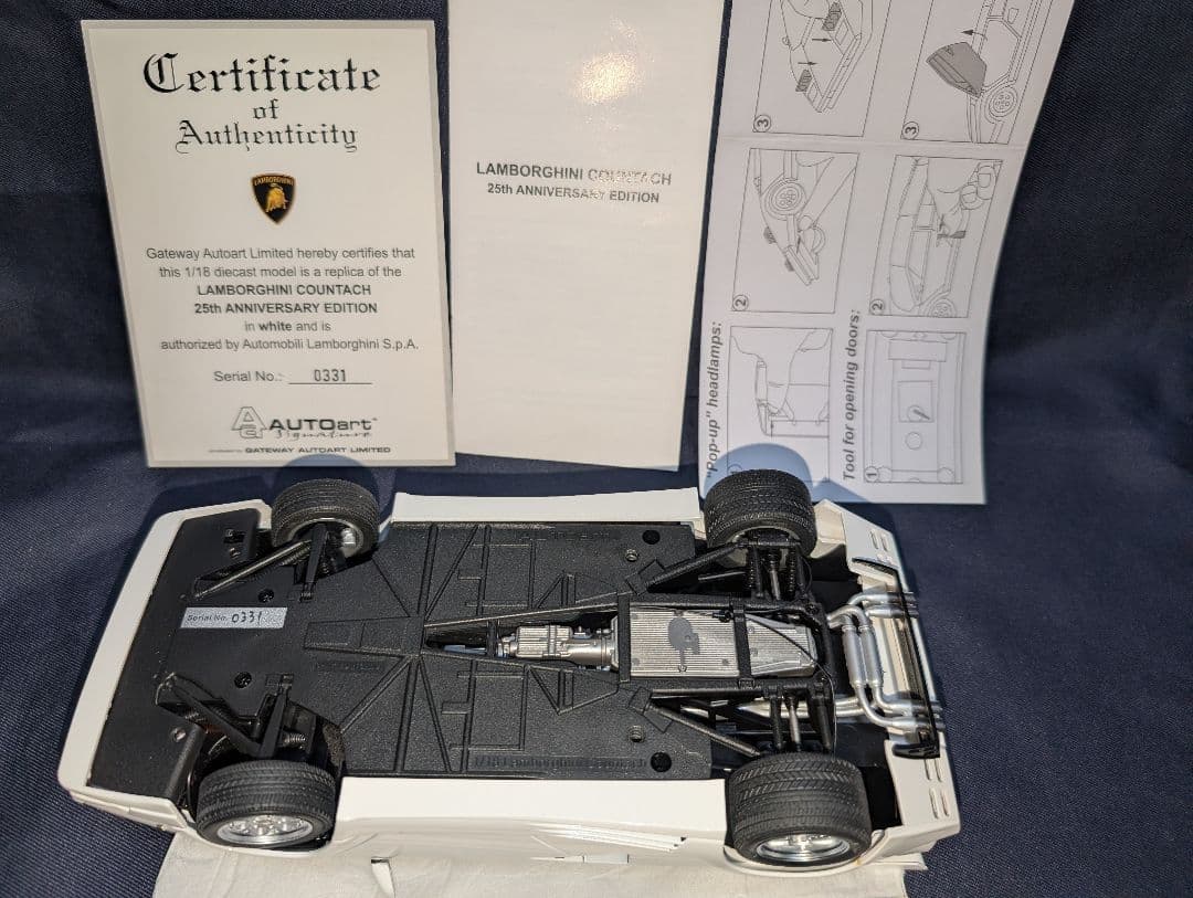 オートアート製1/18ランボルギーニ・カウンタックアニバーサリー