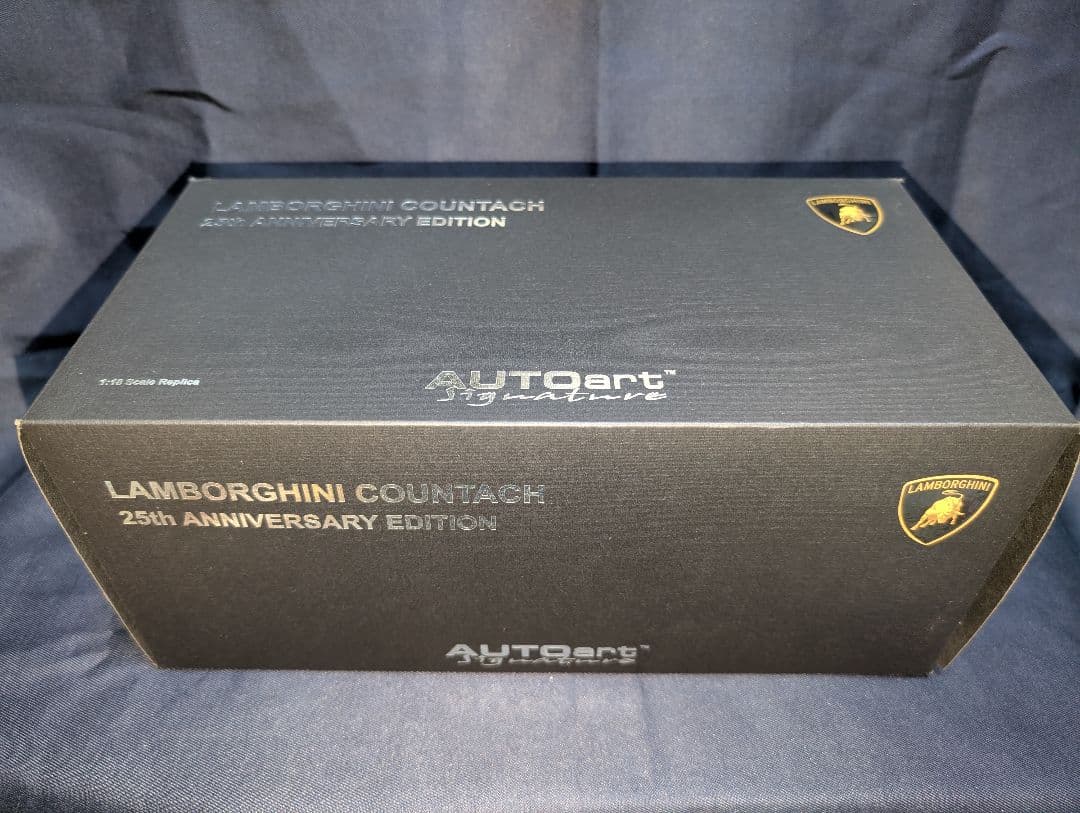 オートアート製1/18ランボルギーニ・カウンタックアニバーサリー