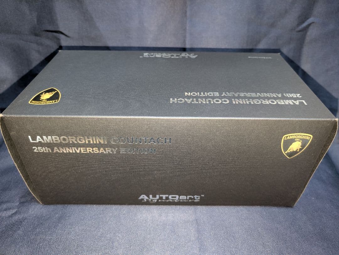 オートアート製1/18ランボルギーニ・カウンタックアニバーサリー
