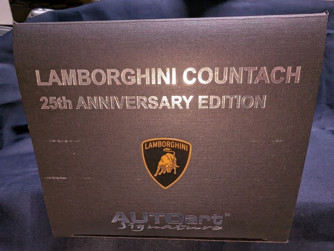 オートアート製1/18ランボルギーニ・カウンタックアニバーサリー