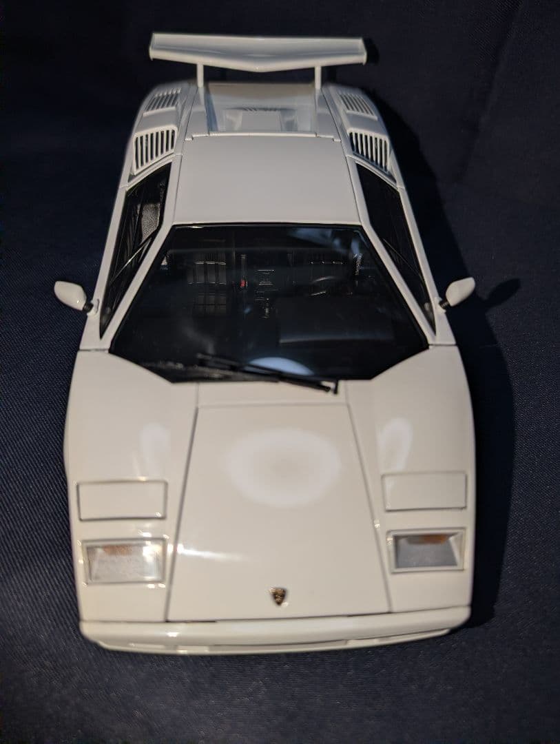 オートアート製1/18ランボルギーニ・カウンタックアニバーサリー