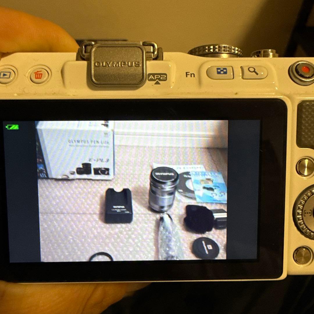 カメラ　OLYMPUS PEN Lite E-PL3 ダブルズームキット