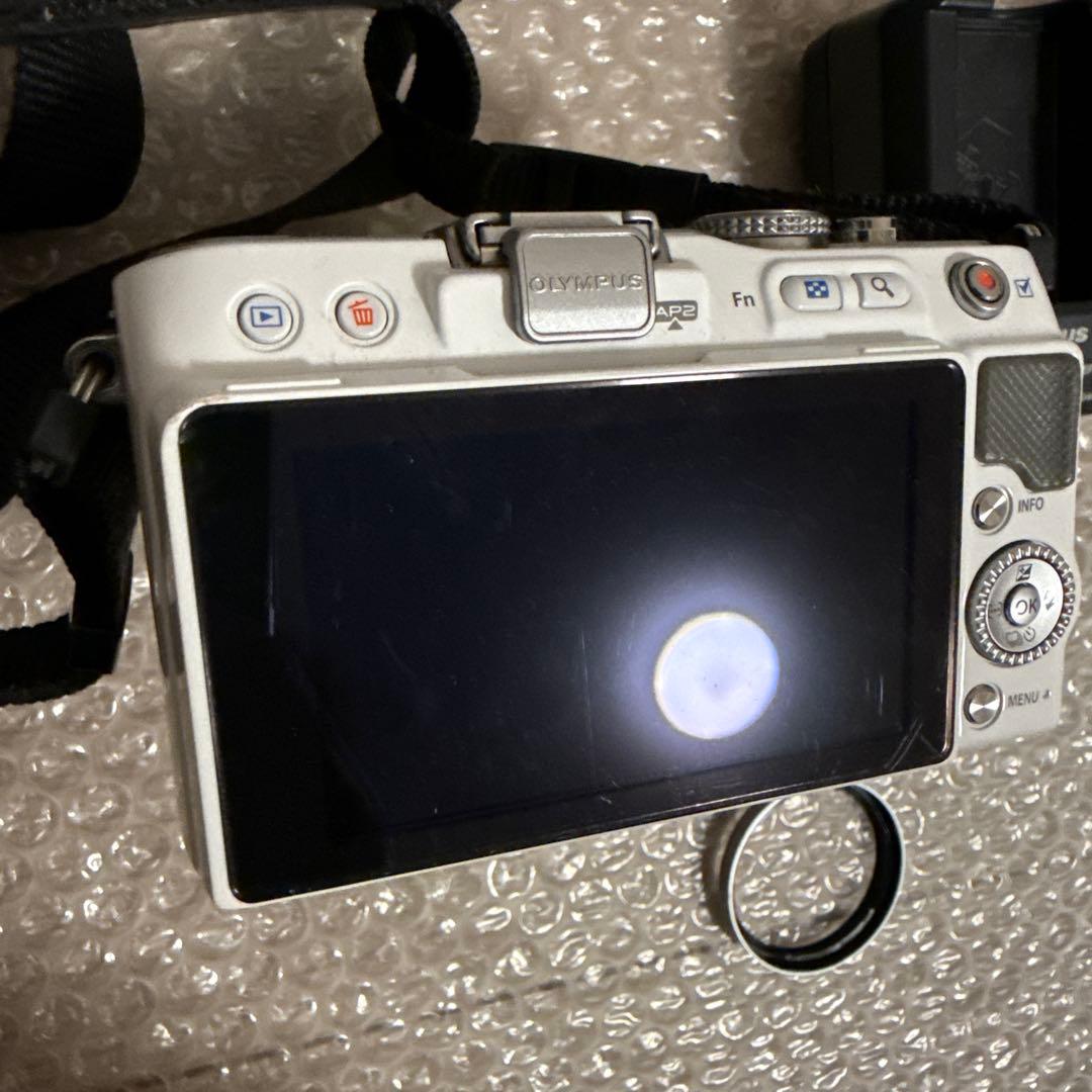 カメラ　OLYMPUS PEN Lite E-PL3 ダブルズームキット