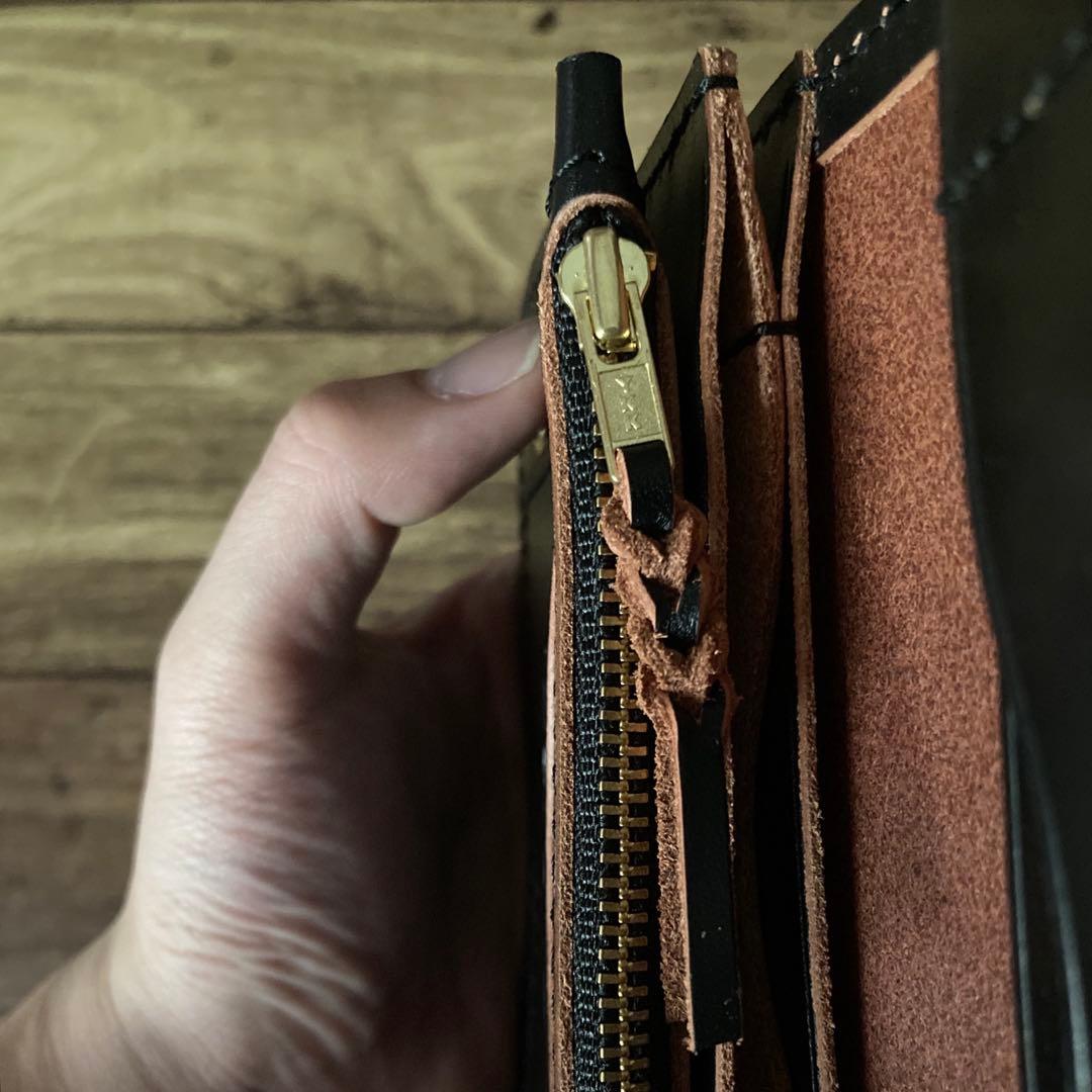 【あ】ミドルトラッカーウォレット 茶芯ブラック【お札を折らずに収納】