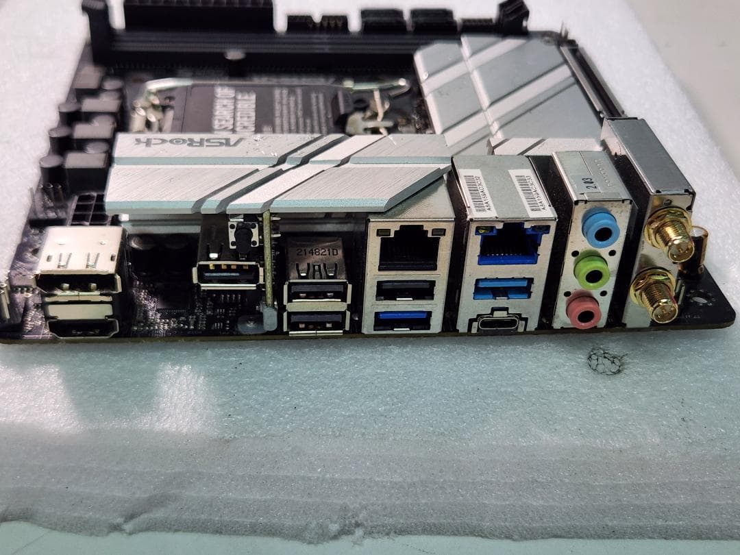 031100B ASROCK H670M-ITX/ax マザーボード