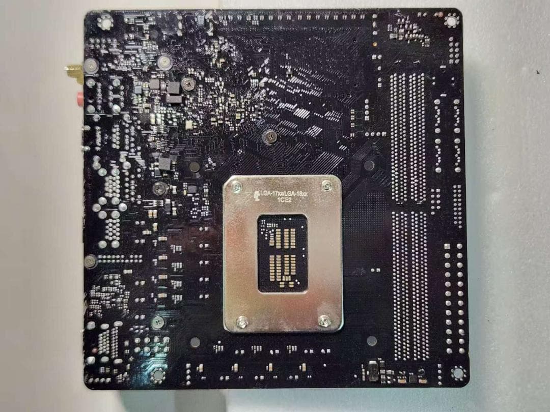 031100B ASROCK H670M-ITX/ax マザーボード