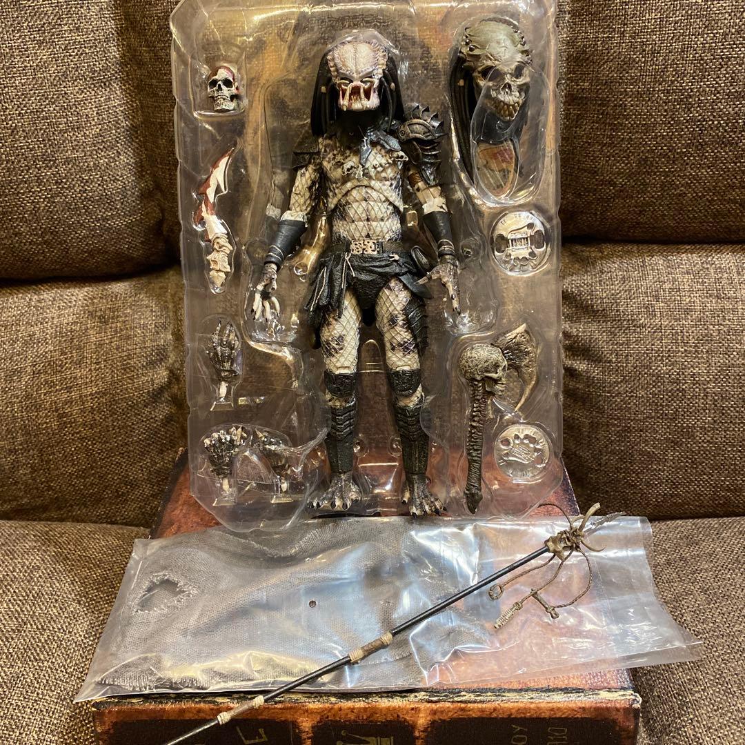 NECAプレデターシャーマンアルティメット　7インチアクションフィギュア