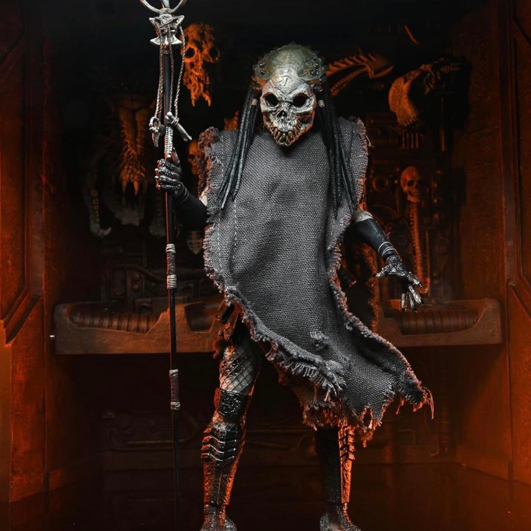 NECAプレデターシャーマンアルティメット　7インチアクションフィギュア