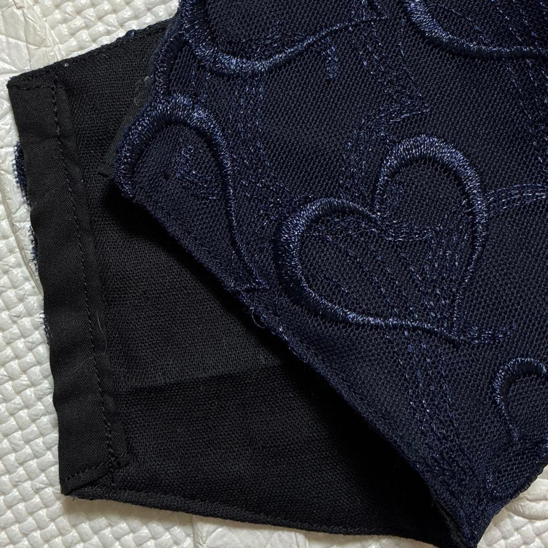 ハンドメイド ◆ マスク 紺色にハート刺しゅう