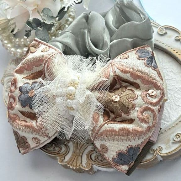 紅茶様お取引中⭐3148⭐❣️大人可愛い華やかアクセ❣️オリジナル✴インド刺繍リ