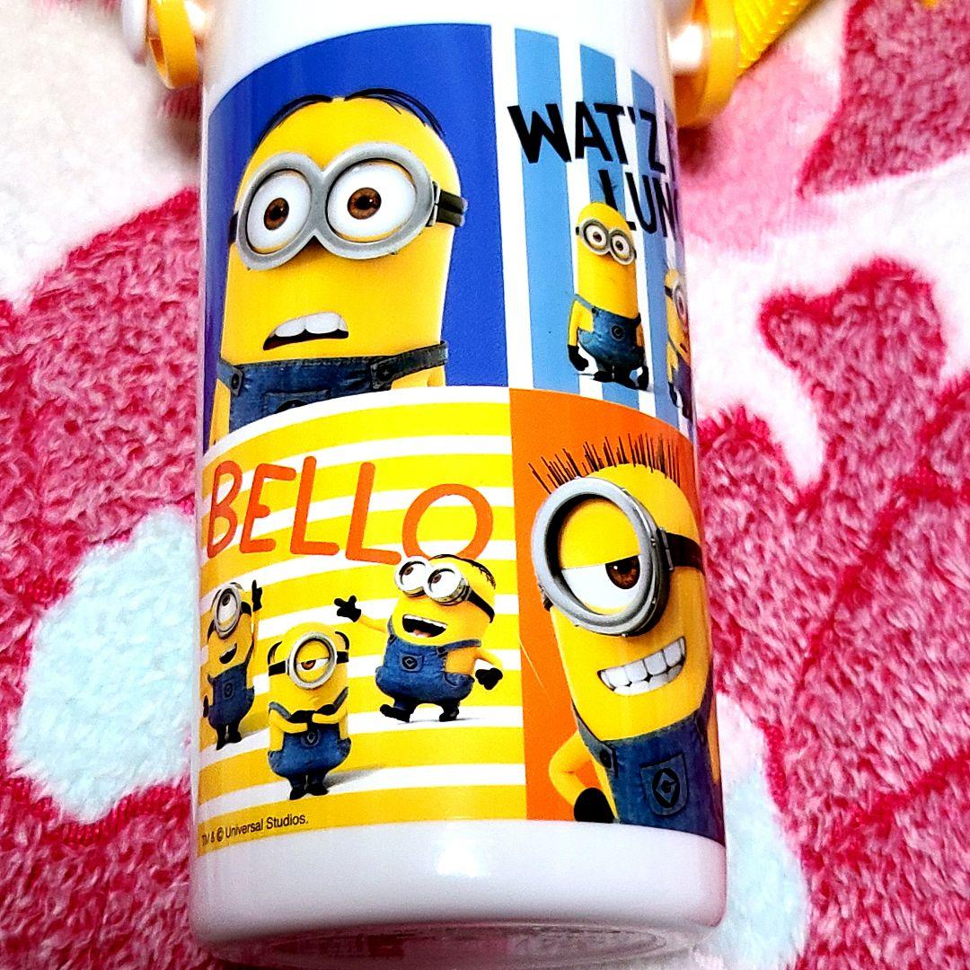 新品！ミニオン カップ付き水筒 肩紐付き