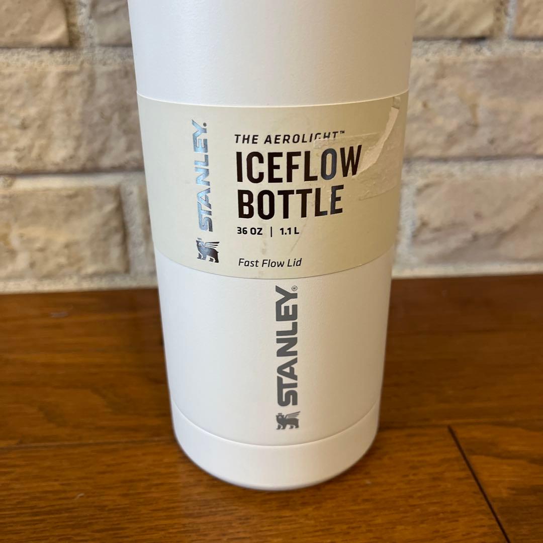 お値下げ　STANLEY ICEFLOW BOTTLE 1.1L ホワイト