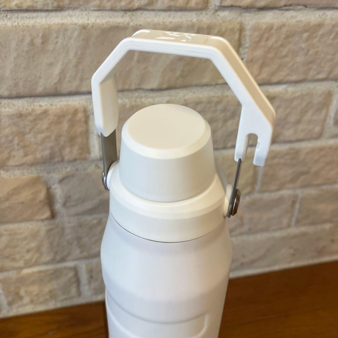お値下げ　STANLEY ICEFLOW BOTTLE 1.1L ホワイト
