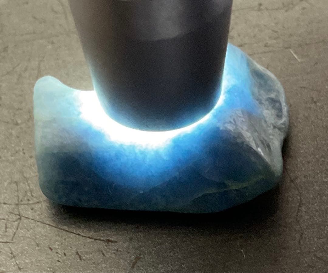 鮮やかな青色　入りコン沢翡翠3g 糸魚川　ヒスイ　ひすい