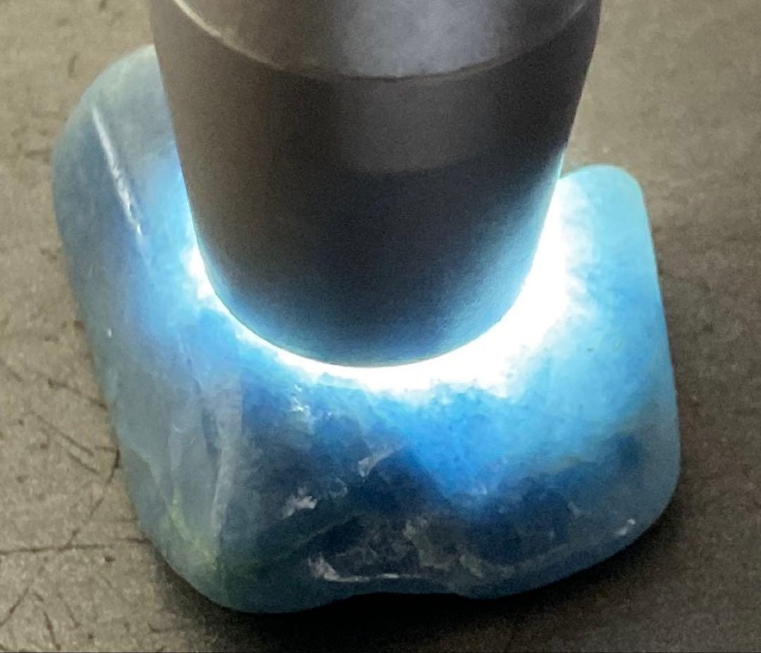 鮮やかな青色　入りコン沢翡翠3g 糸魚川　ヒスイ　ひすい