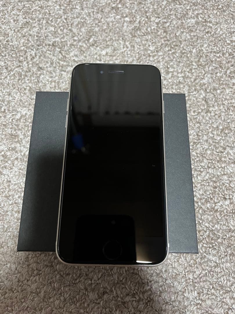 iPhone SE (第3世代) SIMフリー　スターライト　おまけ付き