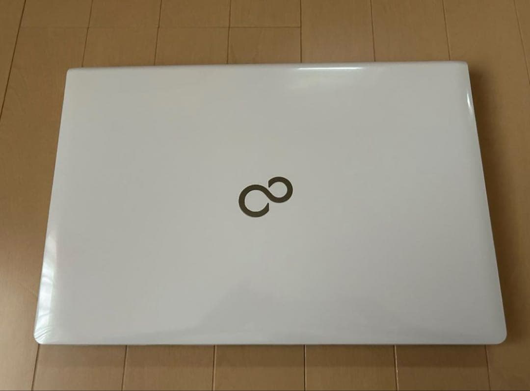 ホワイト 美品 富士通LIFEBOOK FMVA41D2W SSD メモリ8GB