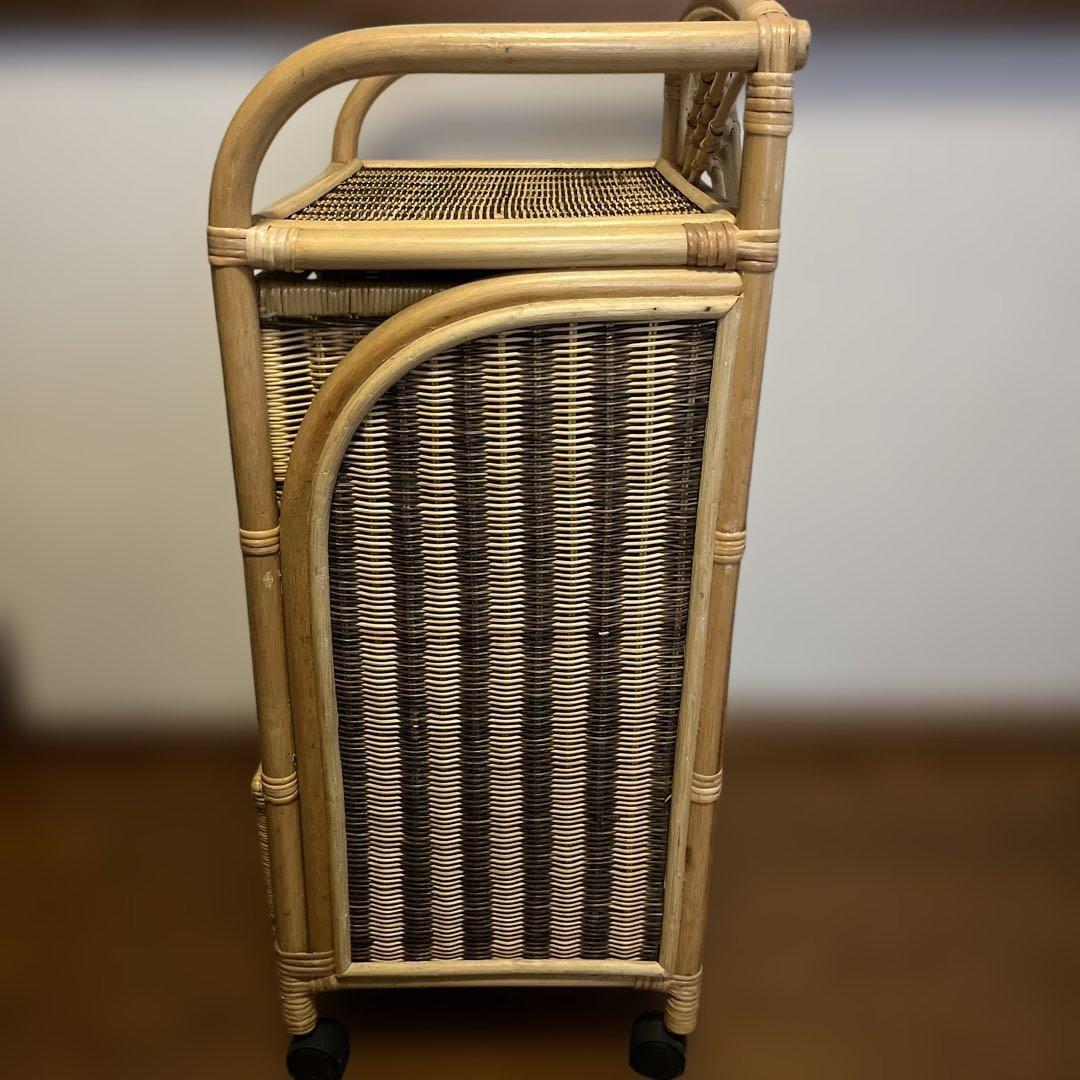 アンティーク　キャスター付きラタン収納チェスト