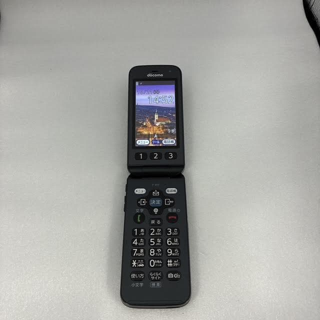 未使用級✨docomo らくらくホン F-41F 8GB ブラック SIMフリー