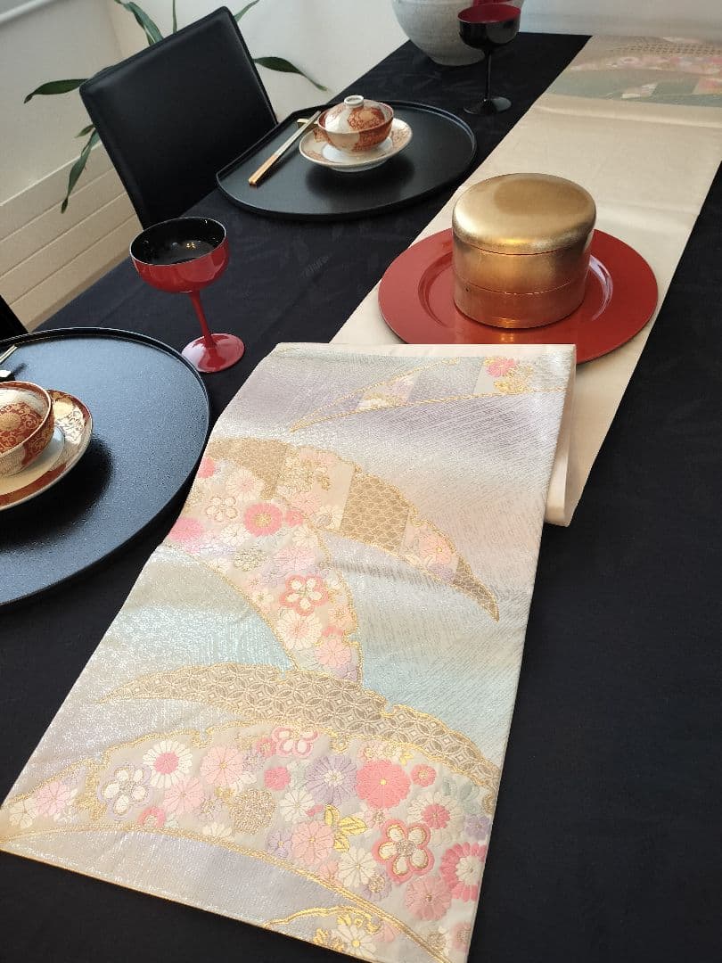 A947★高級‼️豪華刺繍‼️ひな祭り‼️テーブルランナー2m10cm