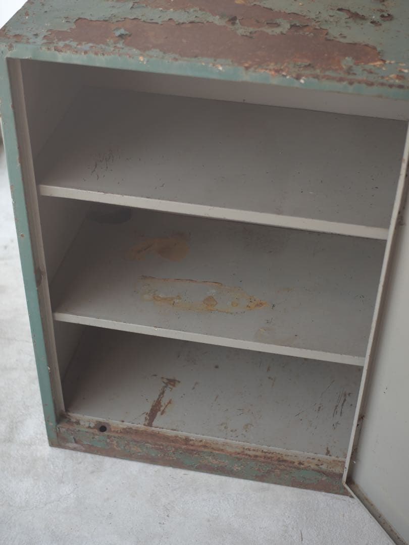 収納棚　鉄　サビ　棚　店舗什器　台　古家具　古道具　アンティーク　昭和レトロ