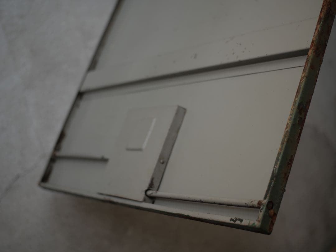 収納棚　鉄　サビ　棚　店舗什器　台　古家具　古道具　アンティーク　昭和レトロ