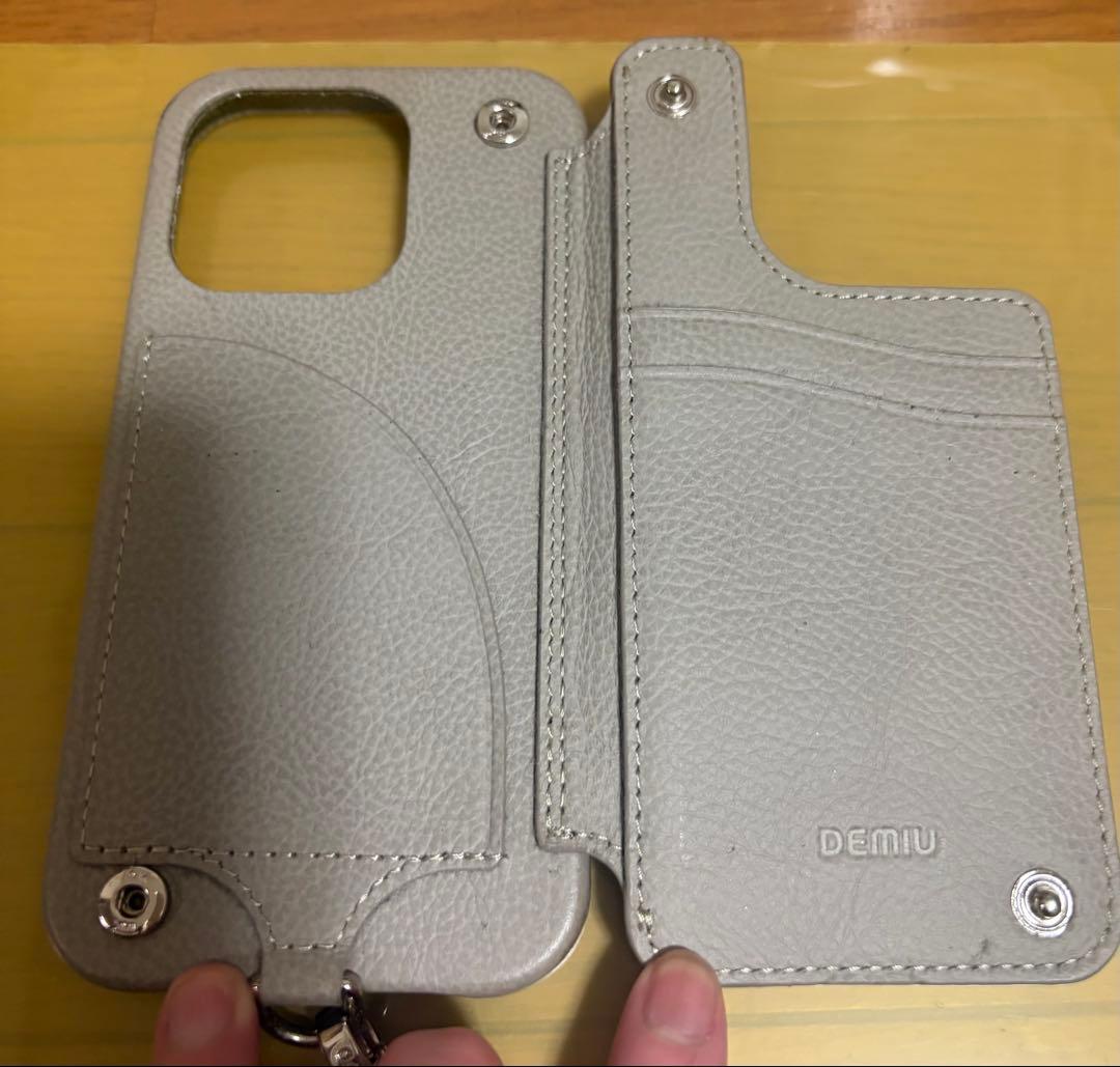DEMIU iPhone14Proレザーケース　グレージュ ストラップ付き
