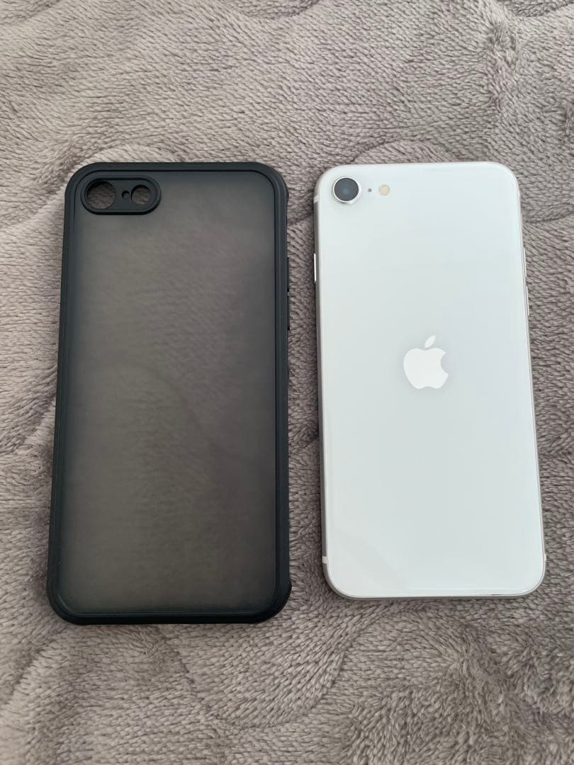 (72%) iPhone SE2 128GB ケース付き