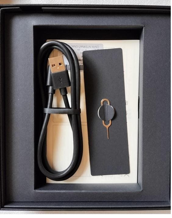 BOOX Page本体　電子書籍リーダー　カバー付き