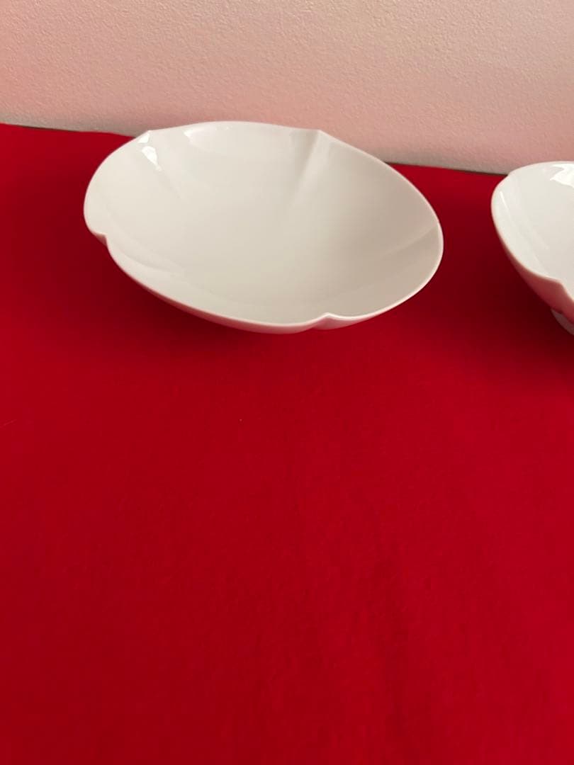 【井上萬二】有田焼　重要無形文化財　人間国宝　白磁花形銘々皿　ニ客