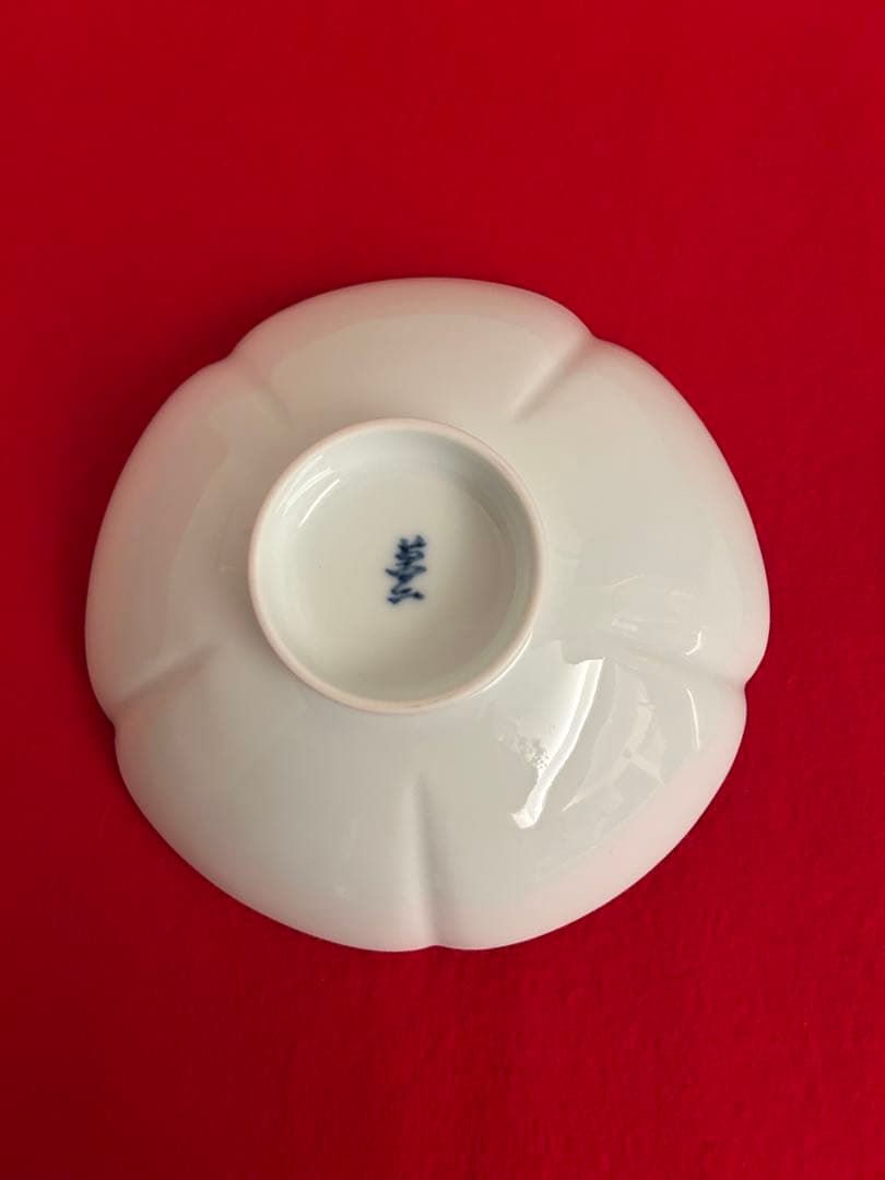 【井上萬二】有田焼　重要無形文化財　人間国宝　白磁花形銘々皿　ニ客