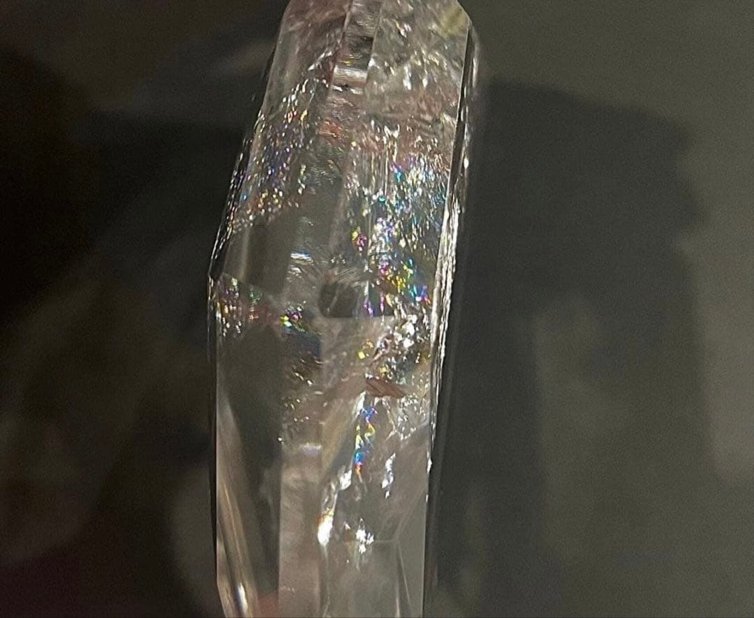 大きい水晶　虹入り　レインボークリスタル　アイリスクォーツ