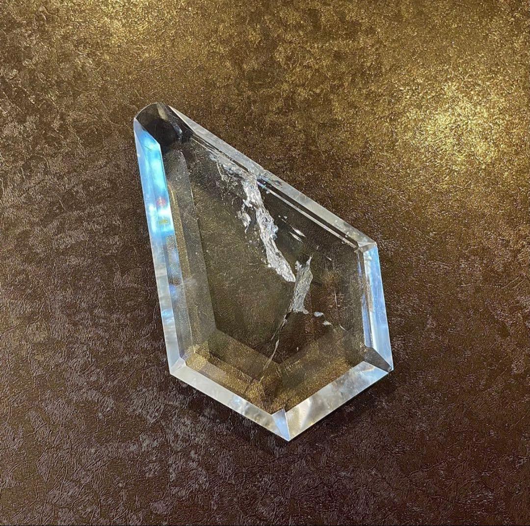 大きい水晶　虹入り　レインボークリスタル　アイリスクォーツ