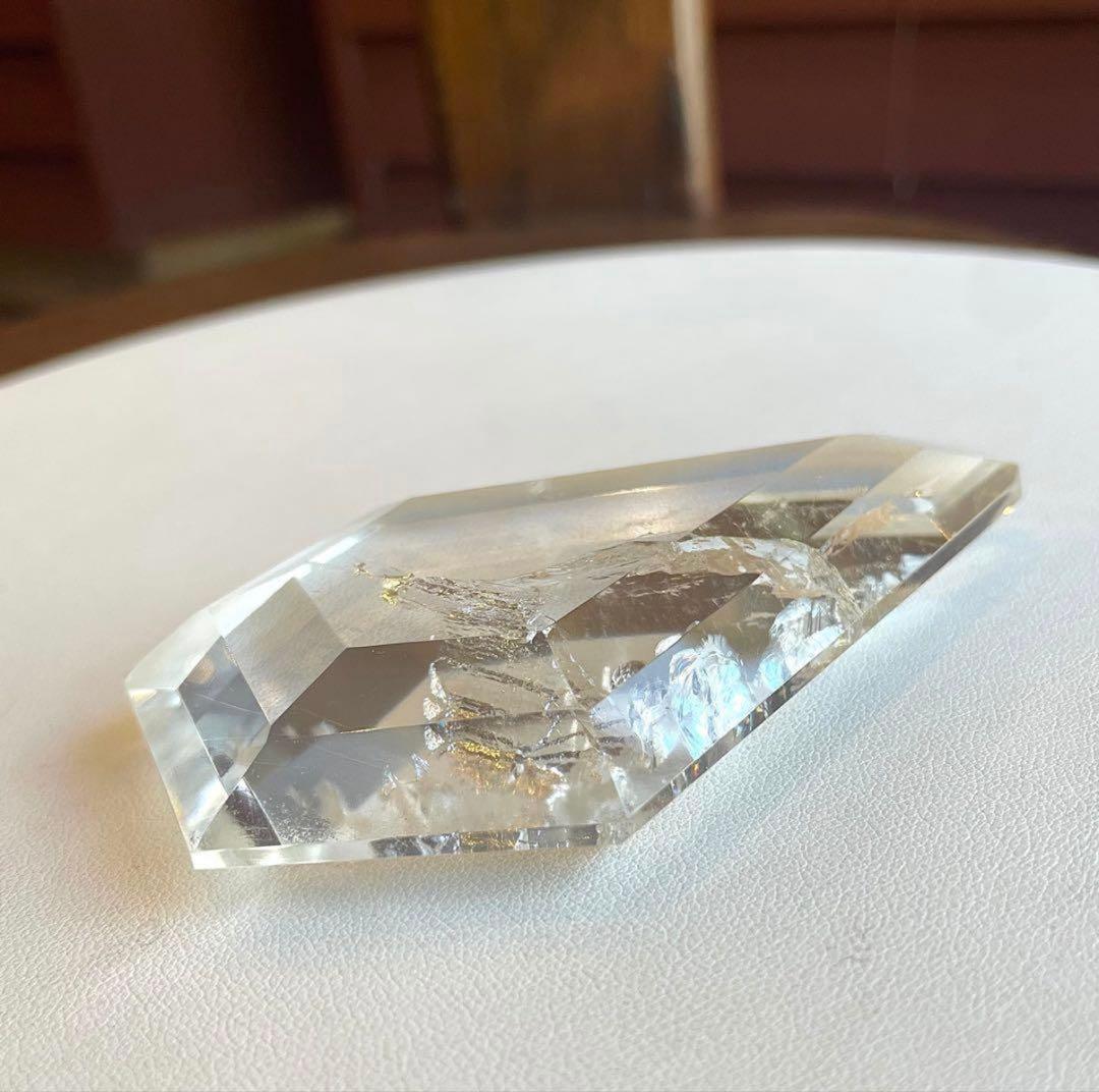 大きい水晶　虹入り　レインボークリスタル　アイリスクォーツ