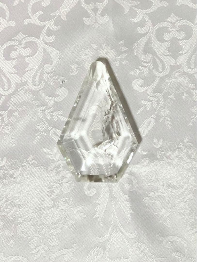 大きい水晶　虹入り　レインボークリスタル　アイリスクォーツ