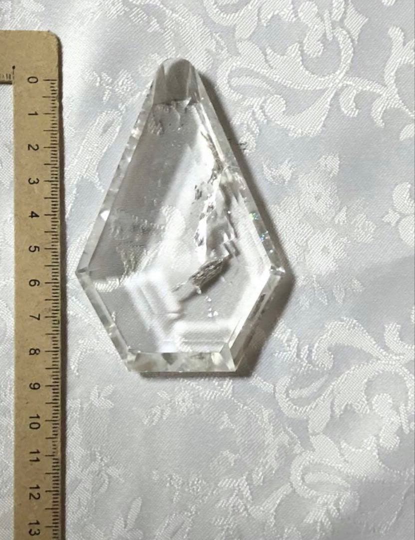 大きい水晶　虹入り　レインボークリスタル　アイリスクォーツ