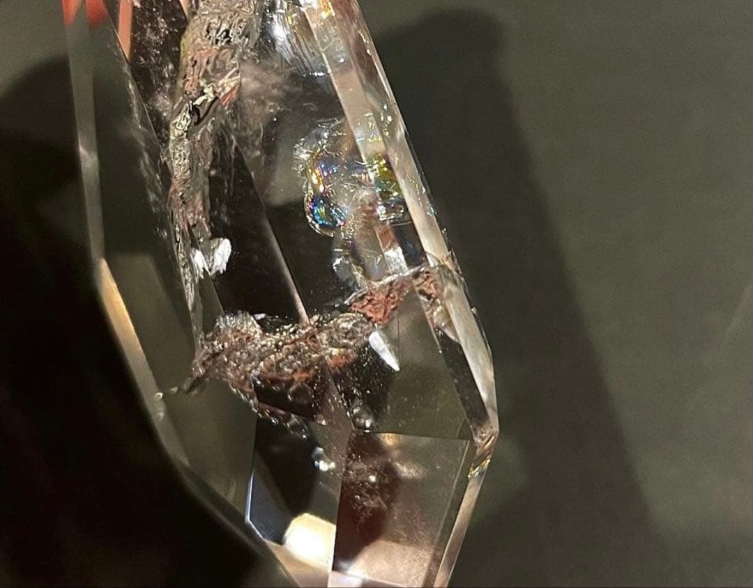 大きい水晶　虹入り　レインボークリスタル　アイリスクォーツ