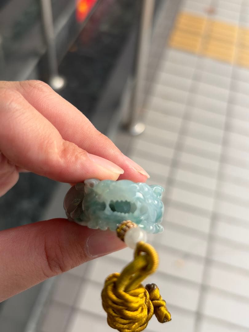 職人技 ミャンマー産本翡翠 彫刻貔貅(ヒキュウ)ペンダント