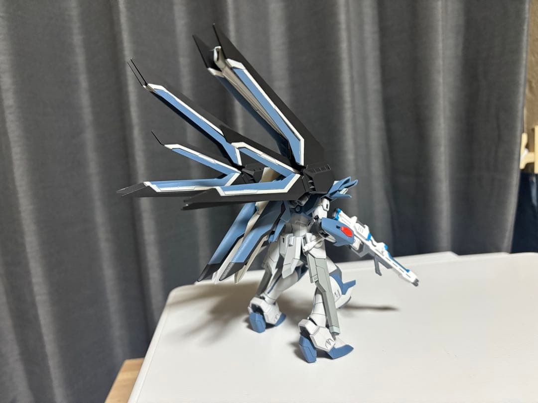 ガンプラSEED freedom 塗装済み完成品5機、未組み立てキット4つセット