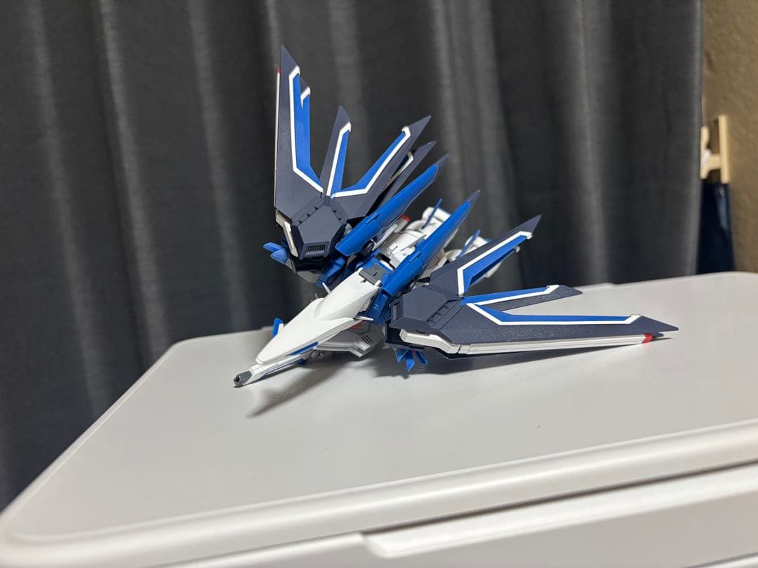 ガンプラSEED freedom 塗装済み完成品5機、未組み立てキット4つセット