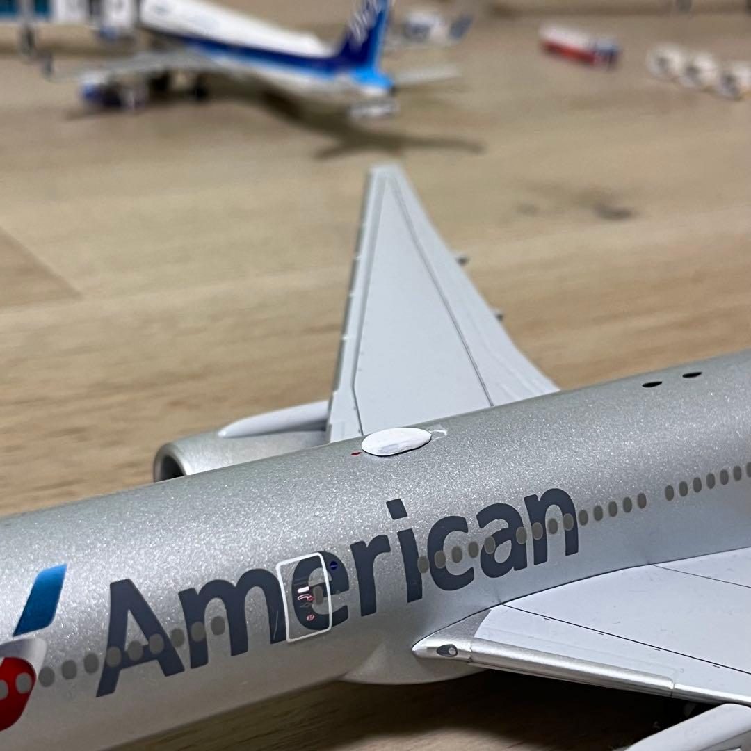 ホーガン アメリカン航空 ボーイング777 1/200