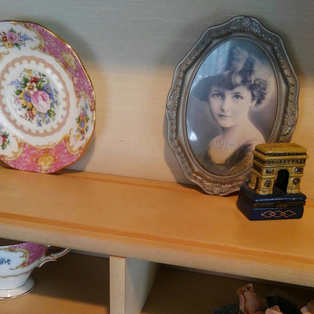 アンティーク調薔薇のだまし絵飾り棚◆お皿立て◆リビング飾り棚◆ヴィンテージ◆姫系