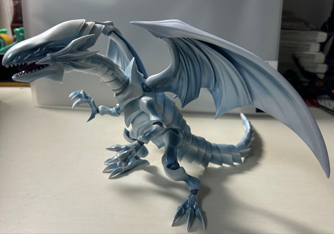 S.H.MonsterArts 青眼の白龍 遊戯王ブルーアイズホワイトドラゴン